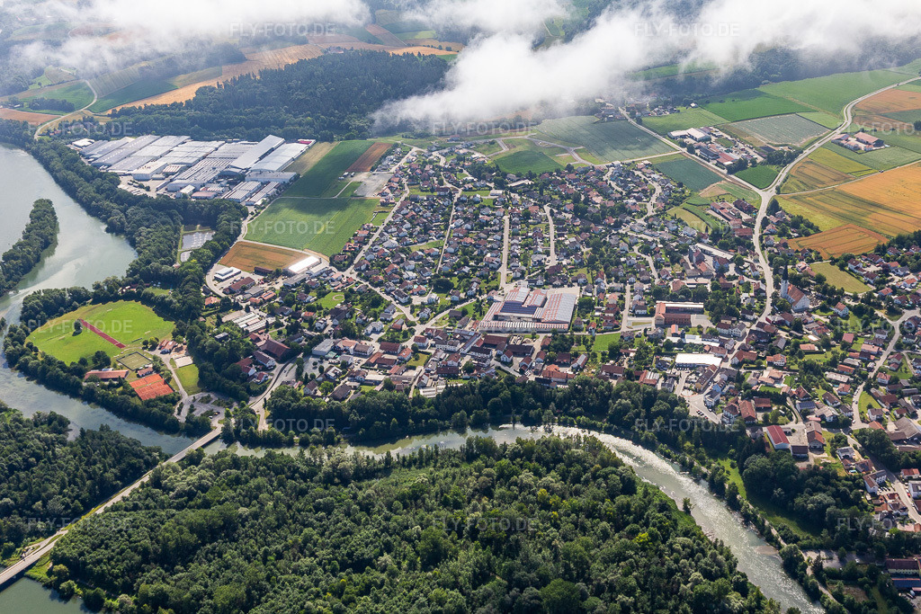 Luftbild:  in Mamming im Bundesland Bayern in Deutschland. – Foto: IMG_132717.jpg vom 02.07.2022 durch Werner Riehm/FLY-FOTO.de – Auflösung des Originals: 5019 x 3346 px – * Gemeinde Mamming