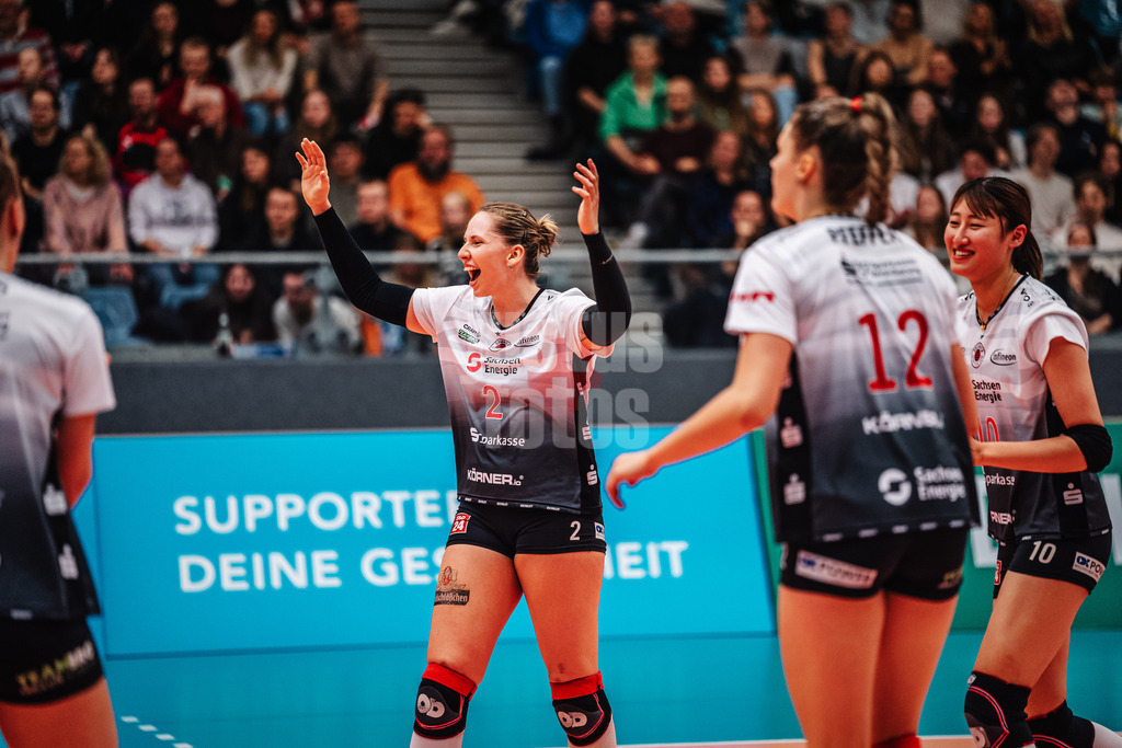 Volleyball | Frauen | Saison 2025/2026 | Volleyball Bundesliga | ETV Hamburger Volksbank Volleys vs. Dresdner SC | 15.11.2025 | Larissa Winter (#2, Dresdner SC) jubelt