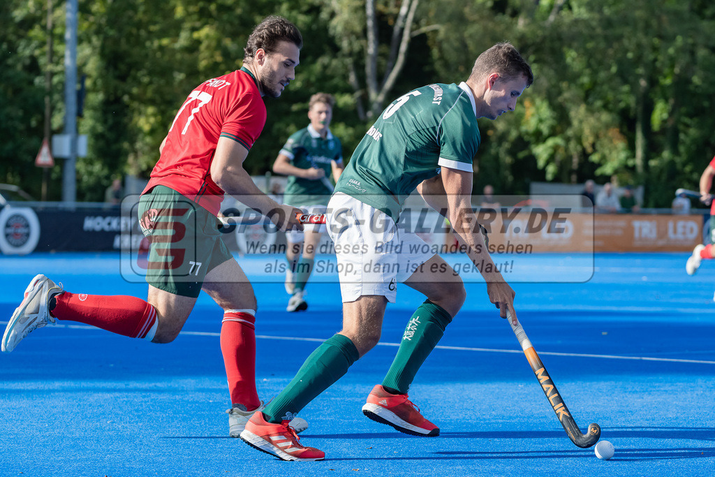 HK_20231007_105170 | 1.Bundesliga Herren Crefelder HTC - Uhlenhorst Mülheim am 7.10.2023 CHTC, Krefeld , Masi Pfandt ( Crefelder HTC #77 ) , Dennis Holthaus ( Uhlenhorst Mülheim #5 )