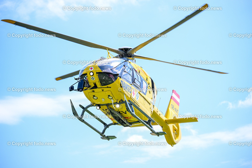 Rettungshubschrauber_ Helikopter_ 28.08.2025-16 | 28.08.2025, Oberoesterreich, AUT, Rettungshubschrauber, im Bild Themenbild, Rettungshubschrauber, Helikopter, Christophorus, OeAMTC, Rotes Kreuz, Krankentransport, Notarzt, Einsatz, Rettungsteam, Sanitaeter, Notruf 144, Landung, Start, Flug, Heli, Pilot, Notfall, Luftrettung, medizinischer Einsatz, Hubschrauberflug, Einsatzfahrzeug, schnelle Hilfe, Notarzthubschrauber, gelber Helikopter, oesterreichisches Rotes Kreuz, Himmel, Flugrettung, Gesundheitsversorgung, Erste Hilfe aus der Luft, Feature, Symbolbild