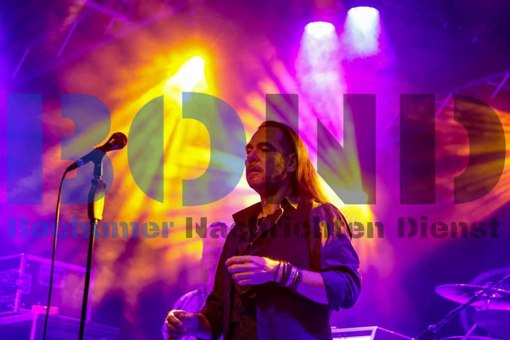 Purple Rising  {date} -  | {headline}(Foto: Sebastian Sendlak / BOND) - Realisiert mit Pictrs.com