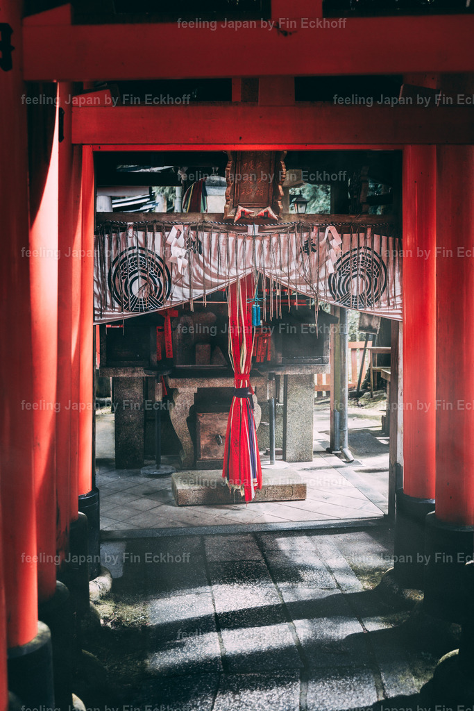 06 - Kyoto - Tradition-3 | FI-LO Bildershop – Entdecken Sie beeindruckende Fotografie und inspirierende Videoproduktionen. Tauchen Sie ein in faszinierende Welten und lassen Sie sich von meinen einzigartigen Werken auf eine emotionale Reise mitnehmen. Perfekt für Kunstliebhaber und - Realisiert mit Pictrs.com