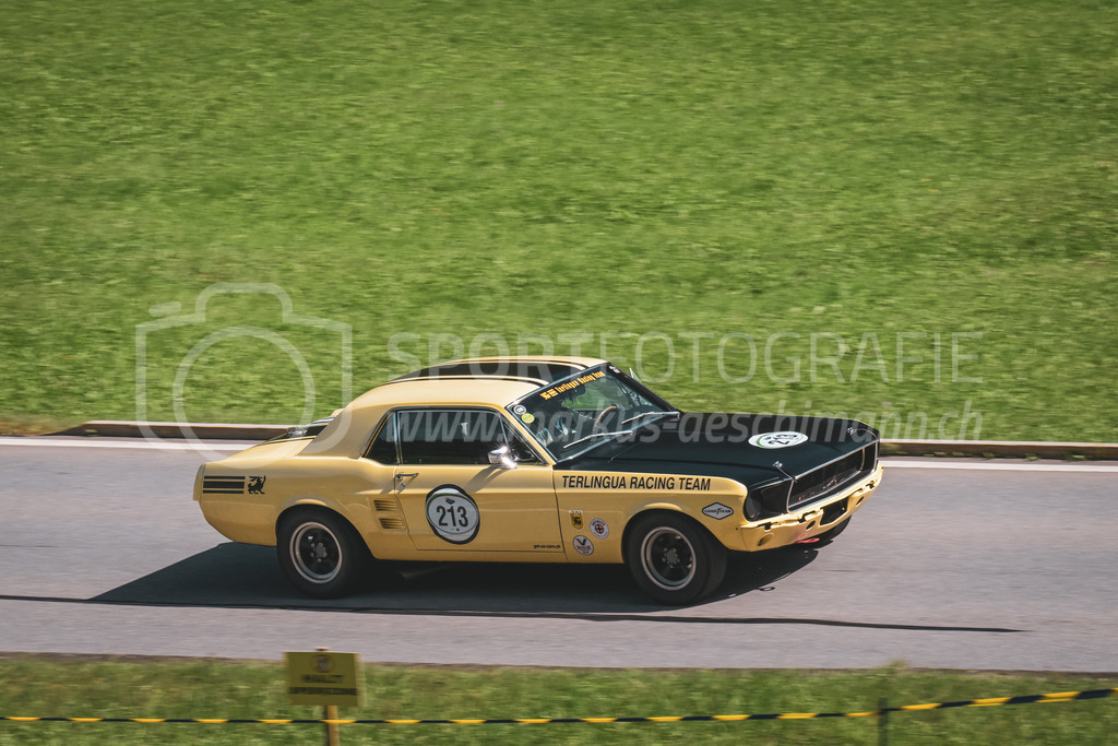 21. Arosa ClassicCar 2025 - 6. =September= 2025 | Peter Margelisch aus Schönenberg (SUI) in einem Ford Mustang Terlingua aus dem Jahre 1967 mit Startnummer 213 am Arosa ClassicCar 2025 in der Kategorie Classic Trophy..@arosaclassiccar, @arosa.official, #arosaclassiccar, #arosa, #76curves, #classiccarBild: Sportfotografie Markus Aeschimann | www.markus-aeschimann.ch - Realisiert mit Pictrs.com