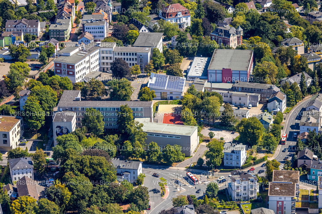 Luedenscheid250813987 | Luftbild, Schulgebäude GSG Geschwister-Scholl-Gymnasium und Schulgebäude Zepp Zeppelin Gymnasium, Lüdenscheid-Stadt, Lüdenscheid, Sauerland, Nordrhein-Westfalen, Deutschland