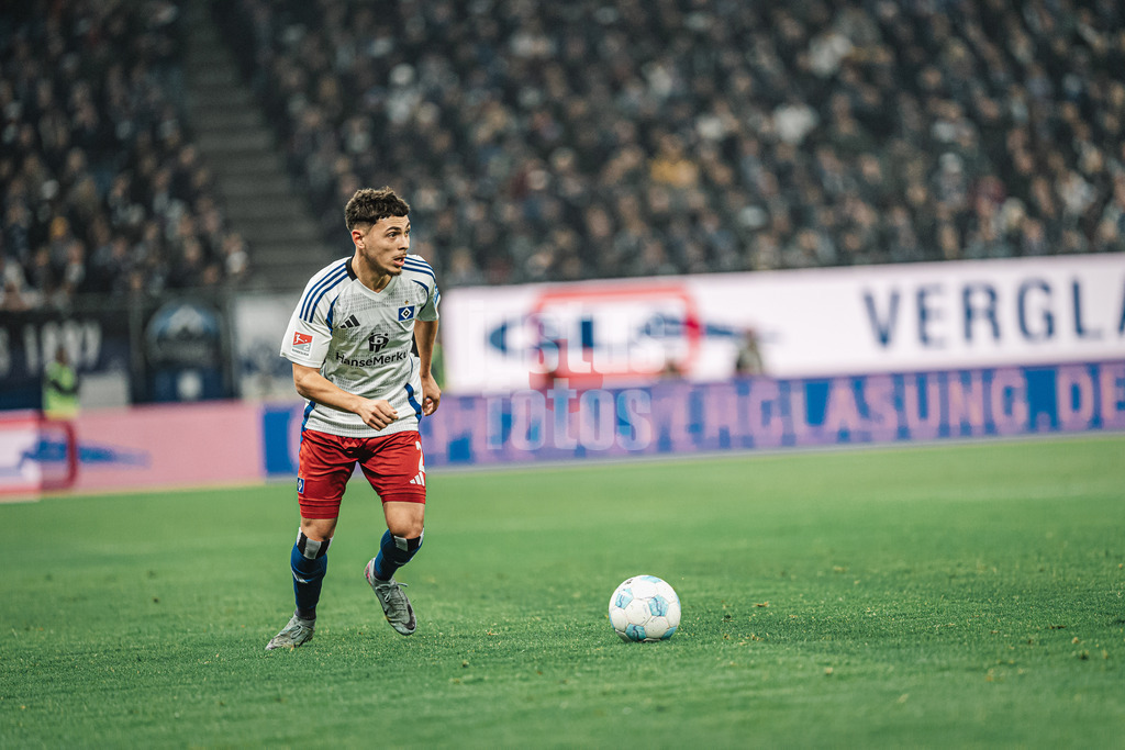 Fußball | Männer | Saison 2024/2025 | 2. Fußball-Bundesliga | 23. Spieltag | Hamburger SV vs. 1. FC Kaiserslautern | 21.02.2025 | William Mikelbrencis (#2, HSV)