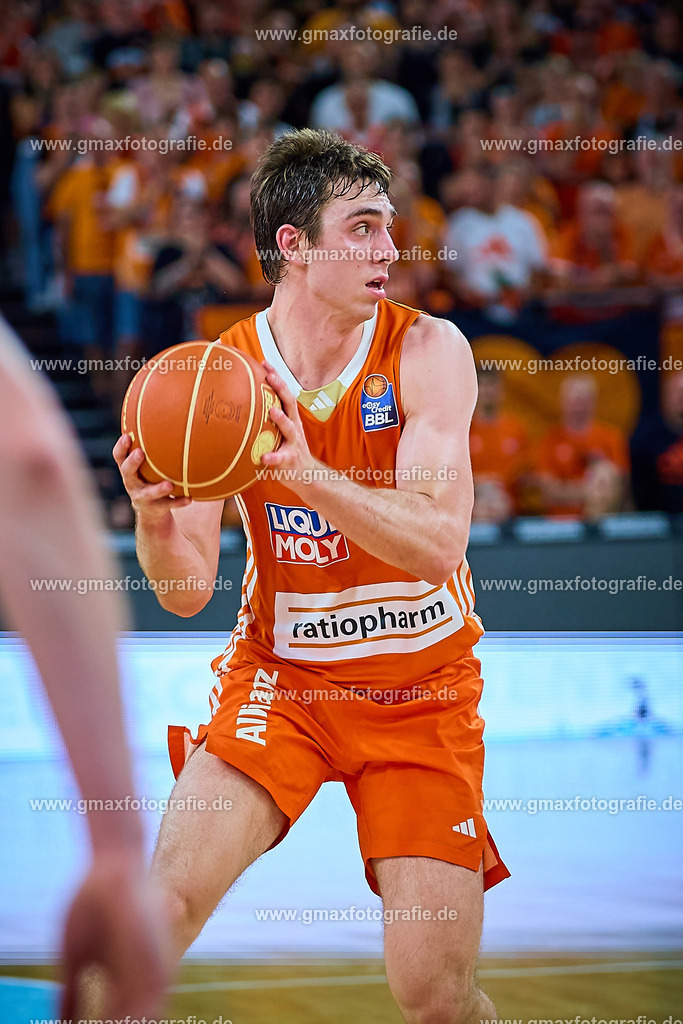 GER, ratiopharm ulm gegen FC Bayern, Basketball, 2. PlayOff, Finale, EasyCredit Bundesliga, Spielzeit 2024/2025, 18.06.2025 | Portrait, Portraet, Freisteller von  Justinian Jessup (ratiopharm ulm, #10)GER, ratiopharm ulm gegen FC Bayern, Basketball, 2. PlayOff, Finale, EasyCredit Bundesliga, Spielzeit 2024/2025, 18.06.2025Foto: Eibner-Pressefoto/Gerald Oelze-de Stoppany