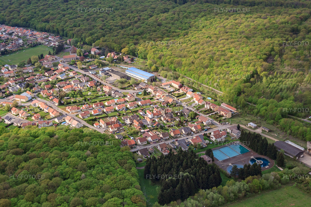 Vue aérienne: Vue de la ville depuis le sud-est à Entrange dans le département Moselle, France – .Photo: IMG_39697.jpg prise le 16/04/2011 par Werner Riehm/FLY-FOTO.eu – Résolution de l'original: 4752 x 3168 px