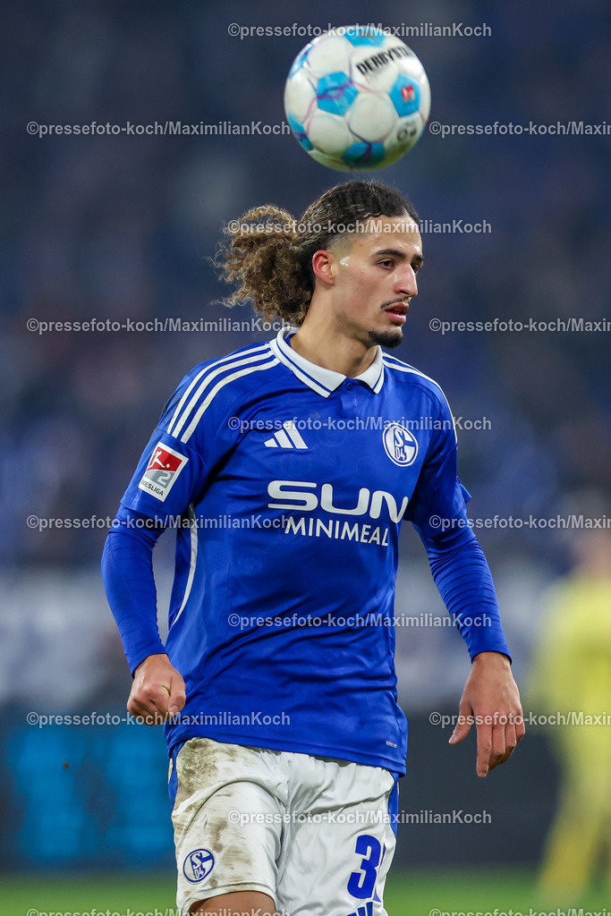 Schalke29112401100 | 29.11.2024, Fußball, FC Schalke 04 - 1. FC Kaiserslautern, 2. Fußball Bundesliga, Veltins-Arena Gelsenkirchen, Saison 2024 2025: Taylan Bulut (S04 #31)DFB regulations prohibit any use of photographs as image sequences and or quasi-video.
