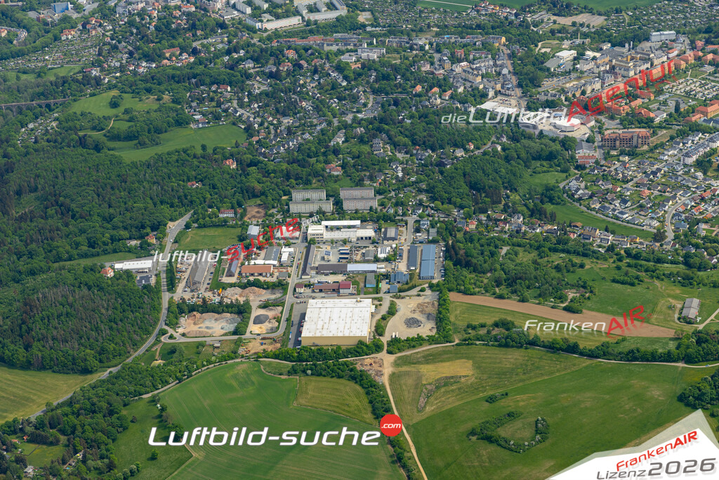 Das Luftbild der Stadt Plauen wurde 2022 vom Flugzeug heraus erstellt (keine Drohnen-Aufnahmen) Aufnahmehöhe ca.450 Meter- hohe Bildauflösung und Druck-Qualität. Garantiert!
