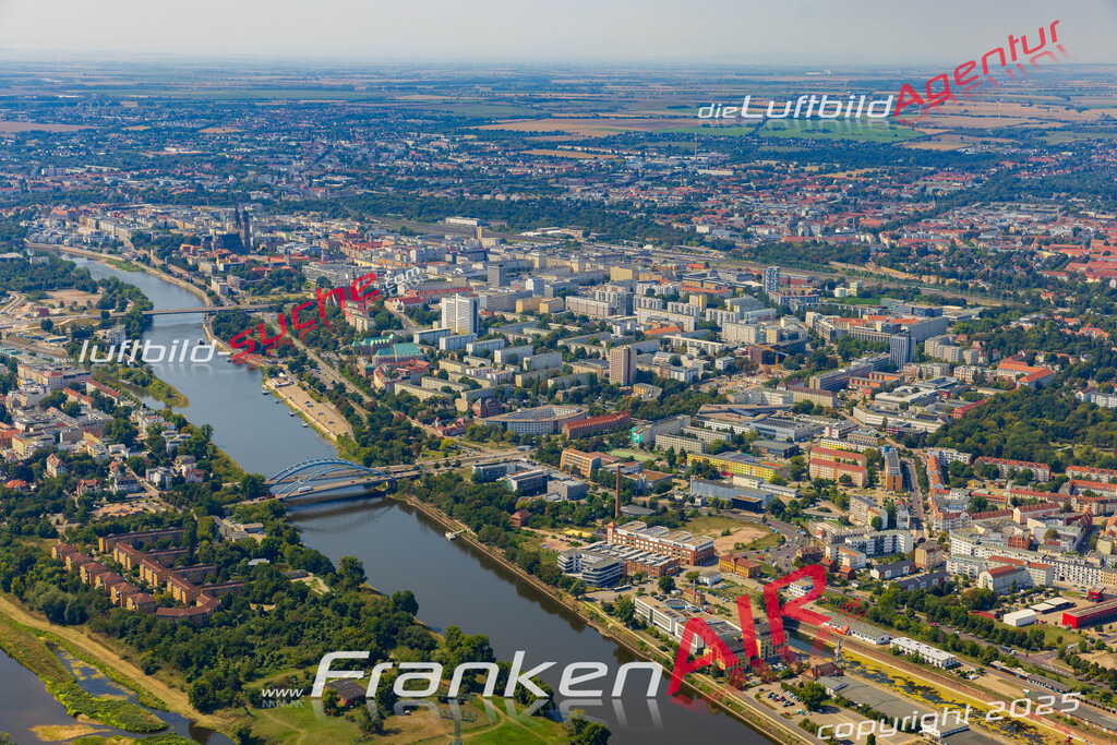 Luftaufnahme Alte Neustadt Magdeburg - Die Luftaufnahme wurde 2025 vom UL-Flugzeug heraus erstellt ( ohne Drohne ) - Hochauflösende Luftaufnahme - für professionelle Ausdrucke geeignet. Die Geschenkidee !Mit Lizenz und Bildrechte bestellbar