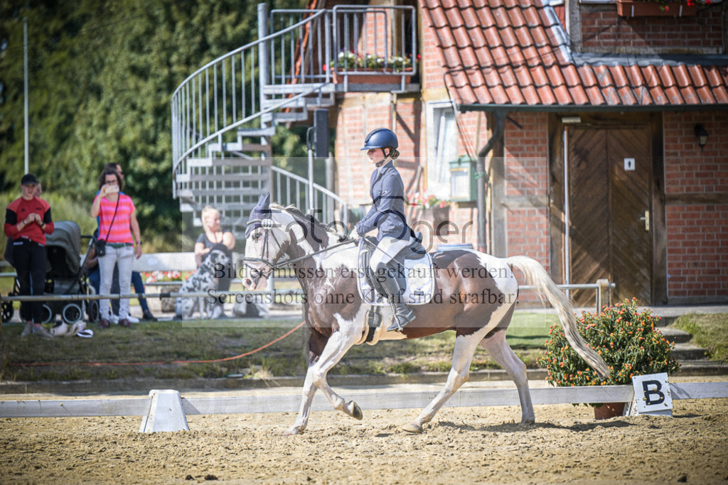 DOS_7356 | Entdecke hochwertige Reitturnierfotos von Foto Oger. Professionell, emotional und authentisch – jetzt Lieblingsmomente im Shop bestellen.Deutschlandweite Turnierfotografie. - Realisiert mit Pictrs.com