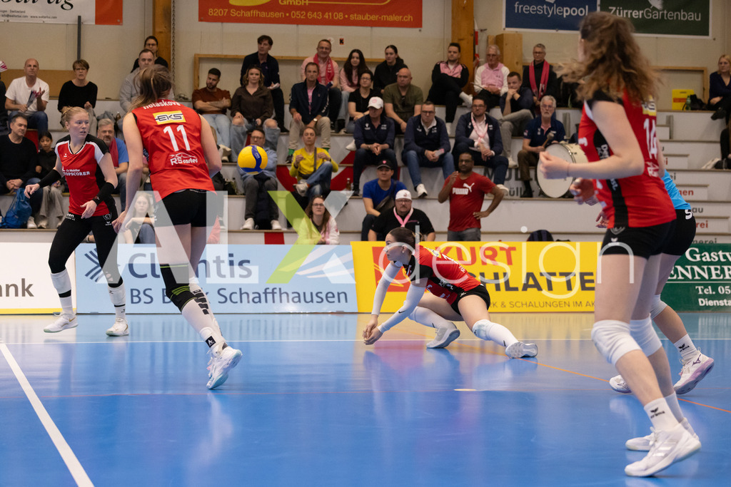 Volleyball I Frauen I Saison 2025-2026 I Volleyball NLA | Women I 1/2 Finals I  VC Kanti Schaffhausen - Sm'Aesch Pfeffingen I 07.03.2026 | 17 Leana Zuvic (CH) (VC Kanti Schaffhausen) - Aussen - Realisiert mit Pictrs.com