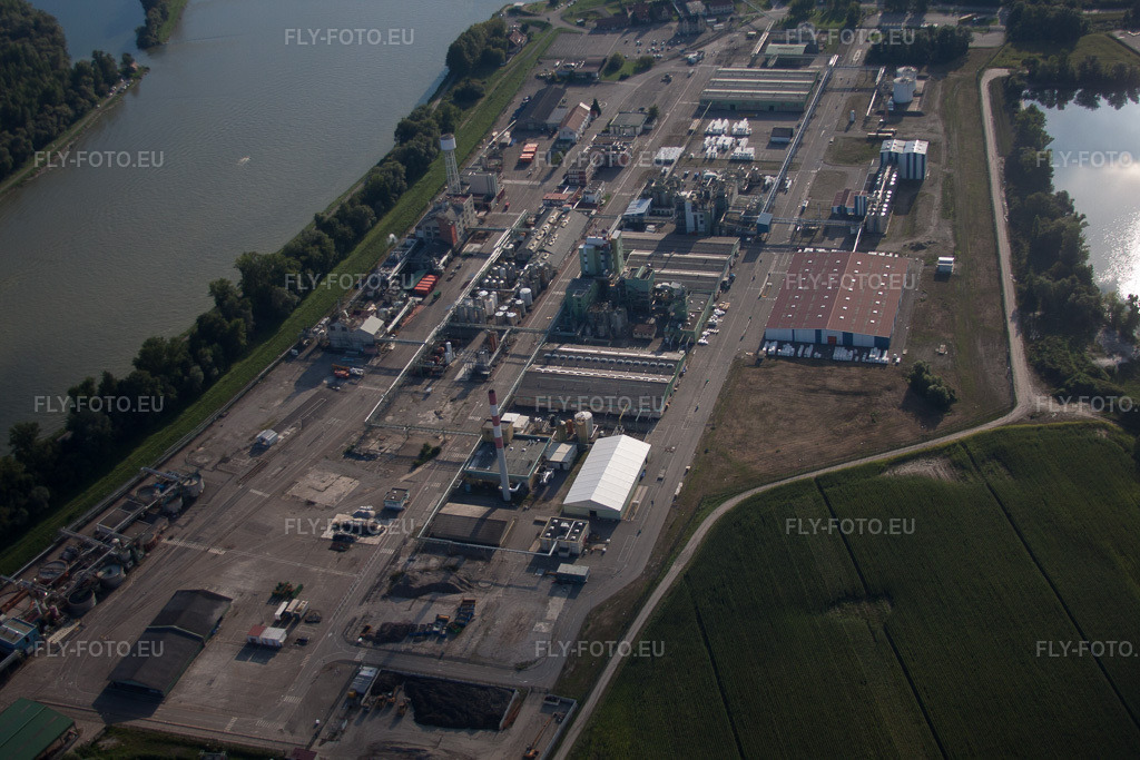 Vue aérienne: Rohm & Haas Industrie sur le Rhin à Lauterbourg dans le département Bas Rhin, France.Photo: IMG_59796.jpg prise le 22/09/2013 par Werner Riehm/FLY-FOTO.euRésolution de l'original: 4752 x 3168 px