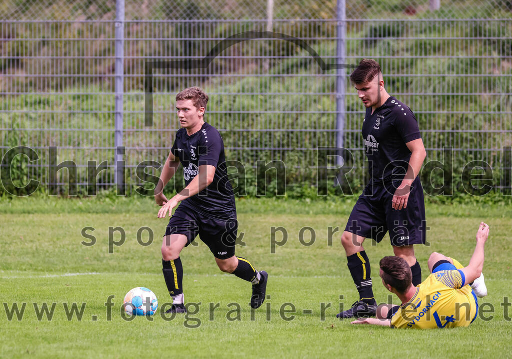 2023-09-03_033_TSV_Grafing_II_gegen_SV_Dornach_II | Grafing, Deutschland, 03.09.2023:
Fußball, A-Klasse 2023 / 2024, 3. Spieltag, TSV Grafing II gegen SV Dornach II, Endergebnis: 0:0

Marcell Lazarus (TSV Grafing, #7), Bastian Seifert (TSV Grafing, #3), Andreas Viehweger (SV Dornach, #4)

Foto: Christian Riedel / fotografie-riedel.net