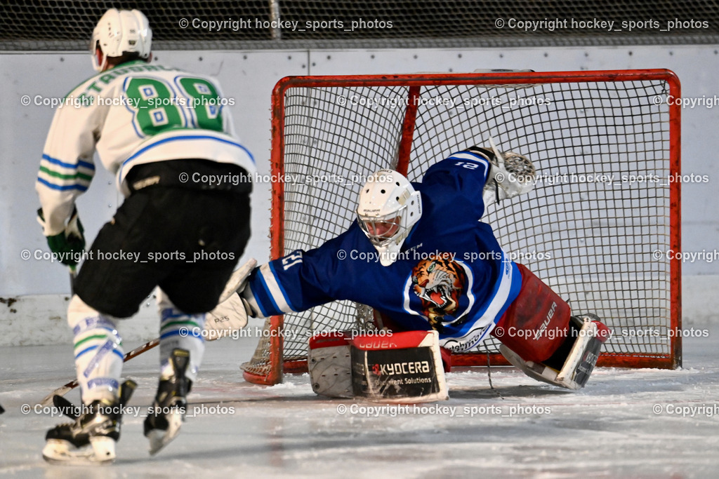 EC Tigers Paternion vs. EC Feld am See Ledenitzen | #88 Staudacher Dominik Feld am See Ledenitzen,  #21 Lesacher Jürgen EC Tigers Paternion, EC Tigers Paternion vs. EC Feld am See Ledenitzen, EC Tigers Paternion vs. EC Feld am See Ledenitzen am 19.01.2025 in Villach (Eisplatz Paternion), Austria, (Photo by Bernd Stefan)