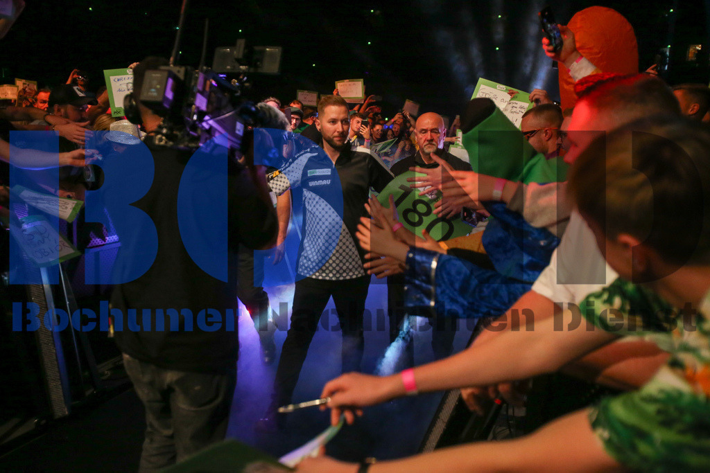  29.10.2023 - 
 | Sebastian Sendlak / Bochumer Nachrichtendienst (BOND) - PDC European Darts Championship: Viertelfinale {Persons shown} - Realisiert mit Pictrs.com