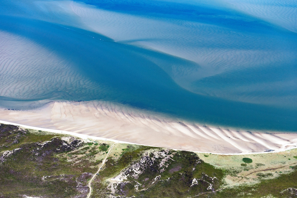 dr__0039657.jpg | SYLT 23.07.2019 Wasseroberfläche an der Meeres- Küste in Sylt im Bundesland Schleswig-Holstein, Deutschland. // Water surface at the seaside in Sylt in the state Schleswig-Holstein, Germany. Foto: Daniel Reiter