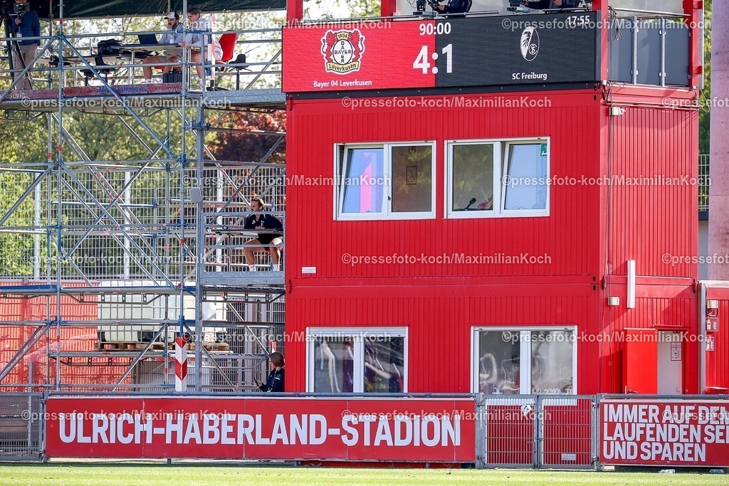 xsscx26042601031 | 26.04.2026, xsscx, Frauen Fussball, Bayer 04 Leverkusen - SC Freiburg, 1. Fussball Bundesliga, 23. Spieltag, Ulrich-Haberland-Stadion, Saison 2025 2026: Bayer 04 Leverkusen gewinnt das Spiel 4:1 DFB regulations prohibit any use of photographs as image sequences and or quasi-video. Photo: xSandraxScherningxPressefotoKochx