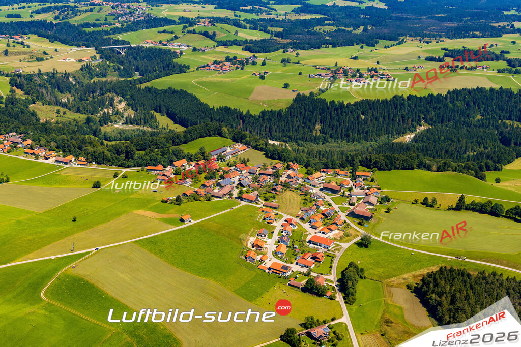 Luftaufnahme See Wildsteig - Die Luftaufnahme wurde 2025 vom UL-Flugzeug heraus erstellt ( keine Drohne ) - Hochauflösende Luftaufnahme - für professionelle Ausdrucke geeignet. Die Geschenkidee !Mit Lizenz und Bildrechte bestellbar