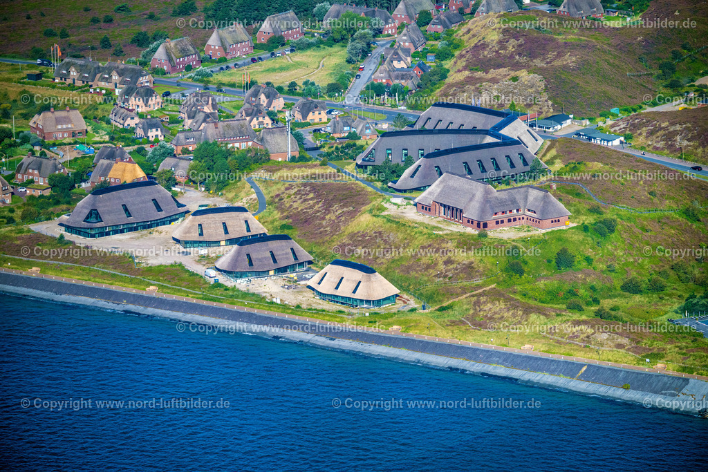 Sylt_Lanserhof_Gesundheitsresort_ELS_2513280824 | LIST 28.08.2024 Neubau- Baustelle der Hotelanlage " Lanserhof " auf der Insel Sylt im Bundesland Schleswig-Holstein, Deutschland. Weiterführende Informationen bei: DS-Plan Ingenieurgesellschaft für ganzheitliche Bauberatung und Generalfachplanung mbH,  Drees & Sommer SE,  HÖFT BAU SYLT GmbH & Co. KG,  Lanserhof GmbH,  Schoeller & von Rehlingen PR GmbH. // New construction site the hotel complex " Lanserhof " on the island Sylt in the state Schleswig-Holstein, Germany. Further information at: DS-Plan Ingenieurgesellschaft fuer ganzheitliche Bauberatung und Generalfachplanung mbH,  Drees & Sommer SE,  HOeFT BAU SYLT GmbH & Co. KG,  Lanserhof GmbH,  Schoeller & von Rehlingen PR GmbH. Foto: Martin Elsen
