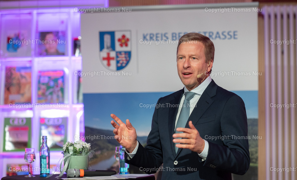 DSC_8953 | Am 8.März 2024 wurde Oliver Zipse  Vorstandsvorsitzender der BMW AG. zum Botschafter der Bergstraße ernannt, die Feier fand in seiner ehemaligen Schule dem Alten Kurfürstlichen Gymnasium in Bensheim statt, 
