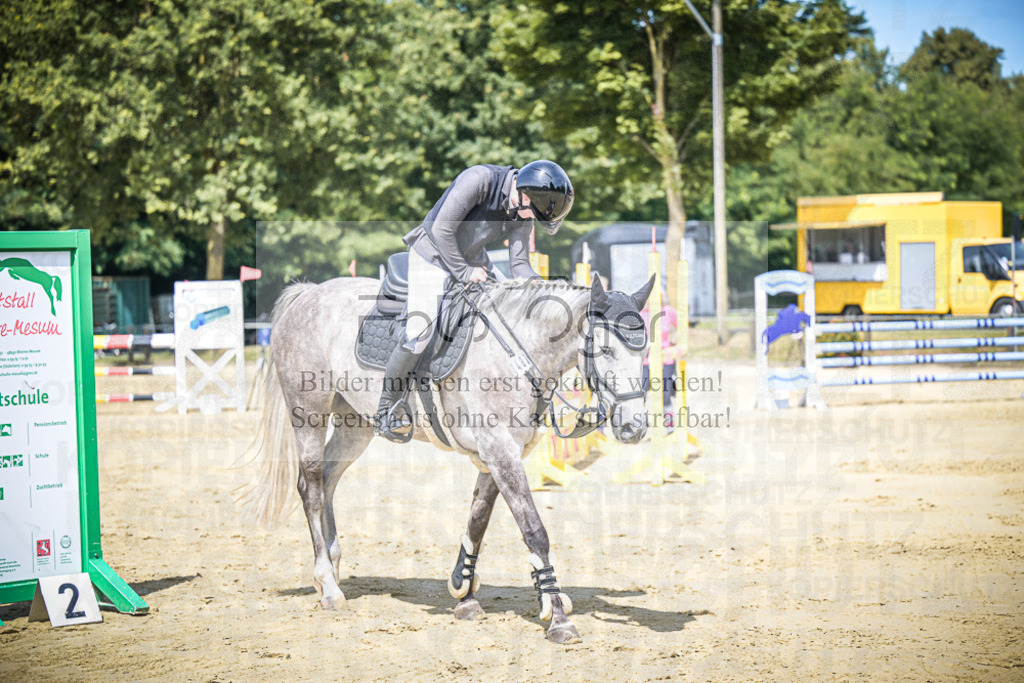 DOS_7786 | Entdecke hochwertige Reitturnierfotos von Foto Oger. Professionell, emotional und authentisch – jetzt Lieblingsmomente im Shop bestellen.Deutschlandweite Turnierfotografie. - Realisiert mit Pictrs.com