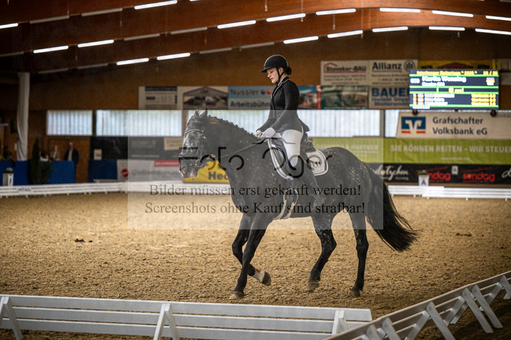 DOS_2488 | Entdecke hochwertige Reitturnierfotos von Foto Oger. Professionell, emotional und authentisch – jetzt Lieblingsmomente im Shop bestellen.Deutschlandweite Turnierfotografie. - Realisiert mit Pictrs.com