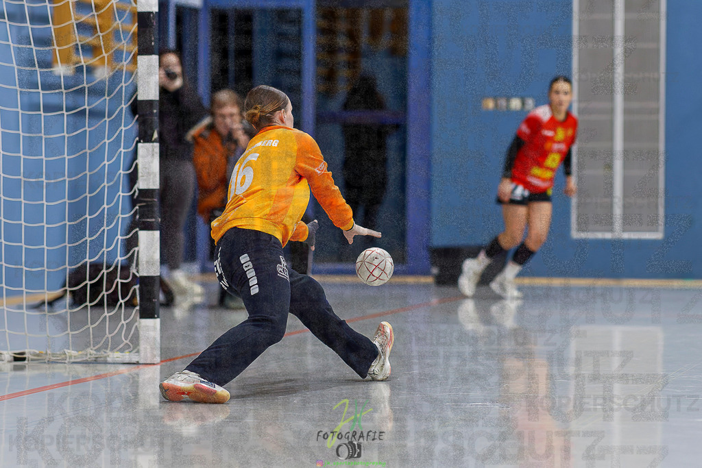 Frauen Regionalliga (HHV); HSG Wettenberg - TV Hüttenberg | Frauen Regionalliga (HHV); HSG Wettenberg - TV Hüttenberg am 06.12.2025 in Launsbach (Wettenberg) (Halle GS Launsbach (Wettenberg))Photo © 2025 - Jörg Heinrich - Realisiert mit Pictrs.com