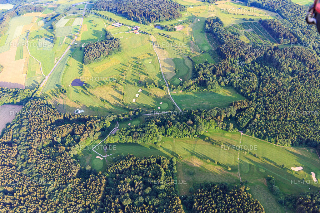Golfplatz der Golfclub Mudau und Freizeitanlagen GmbH http://www.golfclub-mudau.com/ | Luftbild: Golfplatz der Golfclub Mudau und Freizeitanlagen GmbH http://www.golfclub-mudau.com/ im Ortsteil Untermudau in Mudau im Bundesland Baden-Württemberg in Deutschland. Foto: IMG_107563.jpg vom 02.06.2018 durch Werner Riehm/FLY-FOTO.de - Realisiert mit Pictrs.com