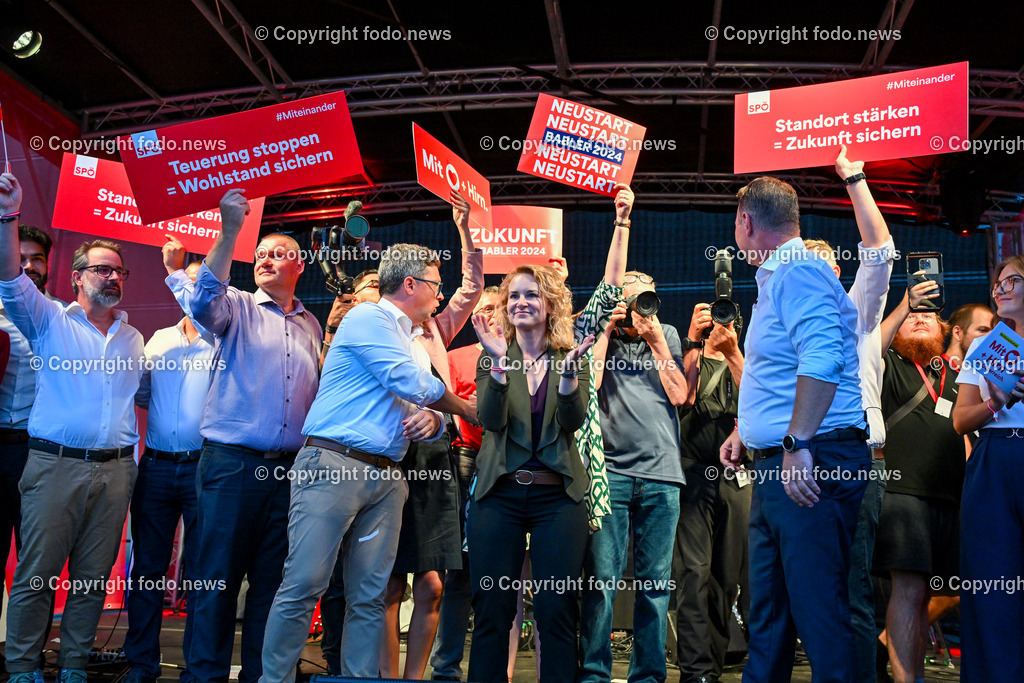 SPOe-Wahlkampfauftakt zur Nationalratswahl 2024_ 29.08.2024-122 | 29.08.2024, Linz, AUT, SPOE Wahlkampfauftakt zur Nationalratswahl 2024 in Linz im Bild Michael Lindner (SP, Landesrat, Landesparteivorsitzender SPOe Ooe), Eva-Maria Holzleitner (SP, Nationalraetin, Spitzenkandidatin für OOe), Andi Babler (SP, Bundesparteivorsitzender, Spitzenkandidat SPOe)