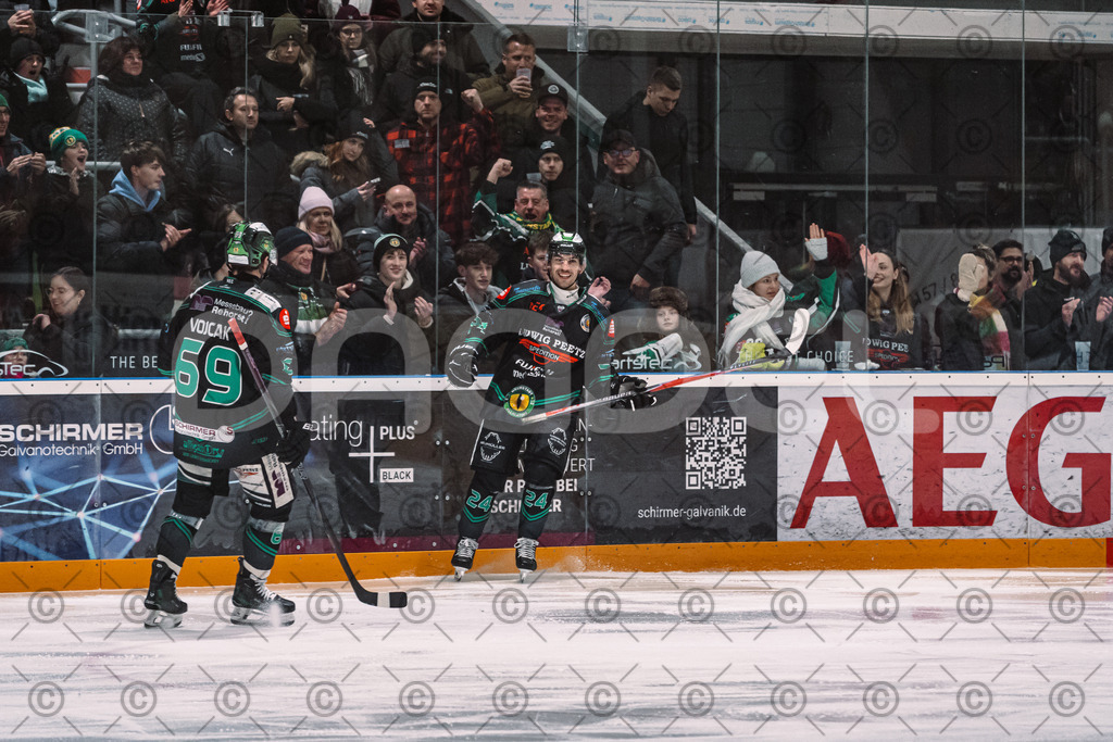 Alligators_vs_Passau_26_12_2025-060 | Höchstadt Alligators Fotogalerie: Eishockey-Action aus Franken. Professionelle Spielfotos, Portraits & Stadionbilder zum Download. Jetzt entdecken! - Realisiert mit Pictrs.com