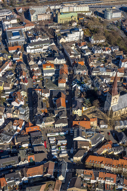 Unna230213988 | Luftbild, Evang. Stadtkirche in der Altstadt mit Wochenmarkt auf dem Marktplatz, Fußgängerzone Bahnhofstraße, Unna, Ruhrgebiet, Nordrhein-Westfalen, Deutschland