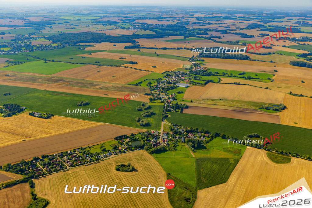 Reinshagen Hof Satow Bild- Das Luftbild wurde 2025 vom UL-Flugzeug heraus erstellt ( keine Drohne bzw. Drohnenaufnahme ) - Hochauflösende Luftaufnahme -Nicht vergleichbar mit Google Maps oder Satelittenbilder- Die Geschenkidee !Mit Lizenz und Bildrechte bestellbar - CC