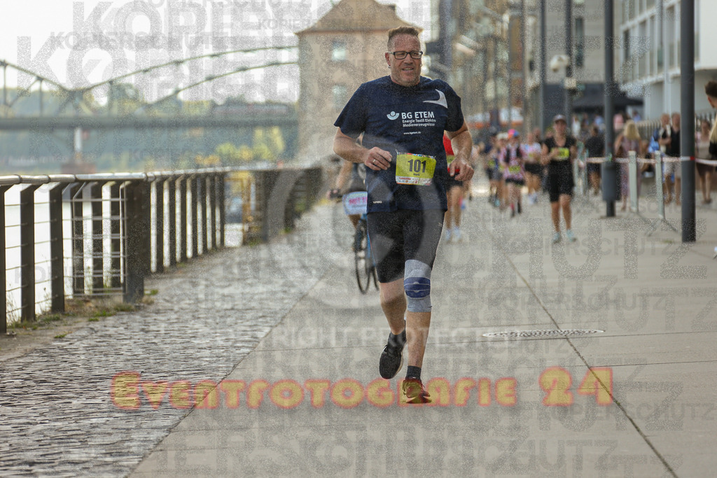 250920_1453_EX1_8113 | Sportfotografie im Rhein-Sieg Kreis, Köln, Bonn, NRW, Rheinland Pfalz, Hessen, etc. Unser Tätigkeitsfeld umfasst den Laufsport vom Volkslauf über den Marathon, Duathlon, Triathon bis zum Ultralauf wie Kölnpfad Ultra oder Schindertrail.