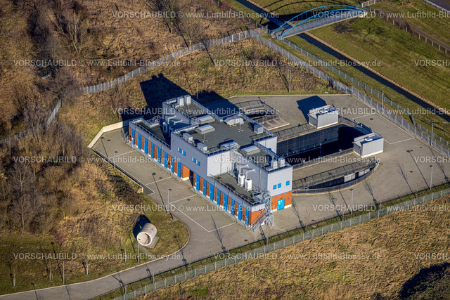 Bottrop240107134 | Luftbild, Emschergenossenschaft Kläranlage Bottrop, Fußgänger- und Radfahrerbrücke über die Boye, Welheim, Bottrop, Ruhrgebiet, Nordrhein-Westfalen, Deutschland