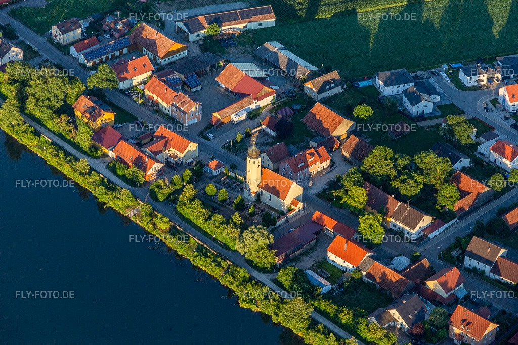 Hauptstraße am Donauufer www.barbing.de | Luftbild: Hauptstraße am Donauufer www.barbing.de im Ortsteil Friesheim in Barbing im Bundesland Bayern in Deutschland. Foto: IMG_133306.jpg vom 03.07.2022 durch ©2025 Werner Riehm fly-foto.de/copyright - Realisiert mit Pictrs.com