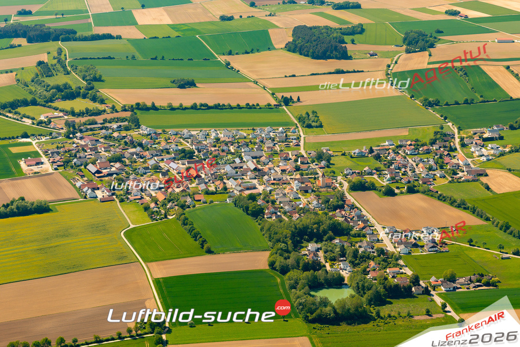 Das Luftbild zeigt : Großmuß Hausen - Die Luftaufnahme wurde 2024 vom UL-Flugzeug aus erstellt ( keine Drohne ) - Hochauflösende Luftaufnahme - Für grossformatige Ausdrucke geeignet. Die Geschenkidee !Mit Lizenz und Bildrechte bestellbar
