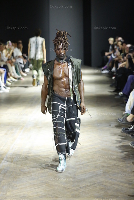 LML Studio auf der  MBFW Spring/Summer 2023 | Mercedes-Benz Fashion Week (MBFW)  Frühling / Sommer 2023 im Hotel Telegraphenamt Berlin in Berlin-Mitte. Die Kollektionen von LML Studio auf der MBFW Spring/Summer 2023. Das Bild zeigt Models mit der Kollektion von LML Studio.