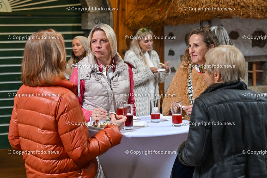 Frauen fuer Frauen_ Charity Oldtimerfahrt_ 04.10.2025-165 | 04.10.2025, Linz, AUT, Oldtimer Charity im Bild Frauen fuer Frauen Oldtimerfahrt, Teilnehmer©Harald Dostal / fodo.media