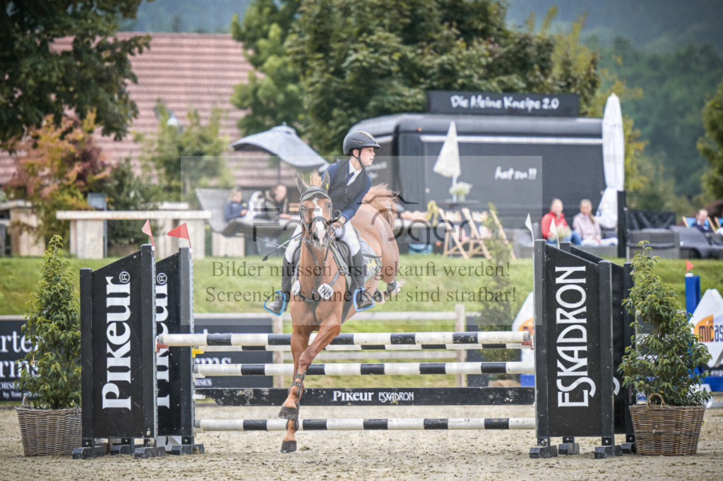 DOS_0032 | Entdecke hochwertige Reitturnierfotos von Foto Oger. Professionell, emotional und authentisch – jetzt Lieblingsmomente im Shop bestellen.Deutschlandweite Turnierfotografie. - Realisiert mit Pictrs.com