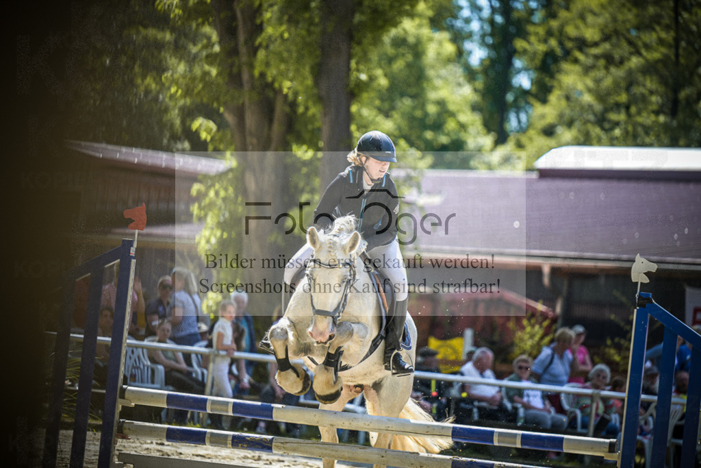 DOS_1509 | Entdecke hochwertige Reitturnierfotos von Foto Oger. Professionell, emotional und authentisch – jetzt Lieblingsmomente im Shop bestellen.Deutschlandweite Turnierfotografie. - Realisiert mit Pictrs.com