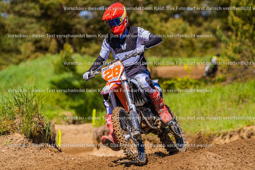 20260517_Templin-6044 | Sportfotografin aus Berlin-Brandenburg mit Fokus auf Motocross. Ich halte deine sportliche Leistung und echte Emotionen auf und neben der Strecke professionell fest. Entdecke die Fotos von deinem Rennen und bestelle sie direkt hier im Shop.
