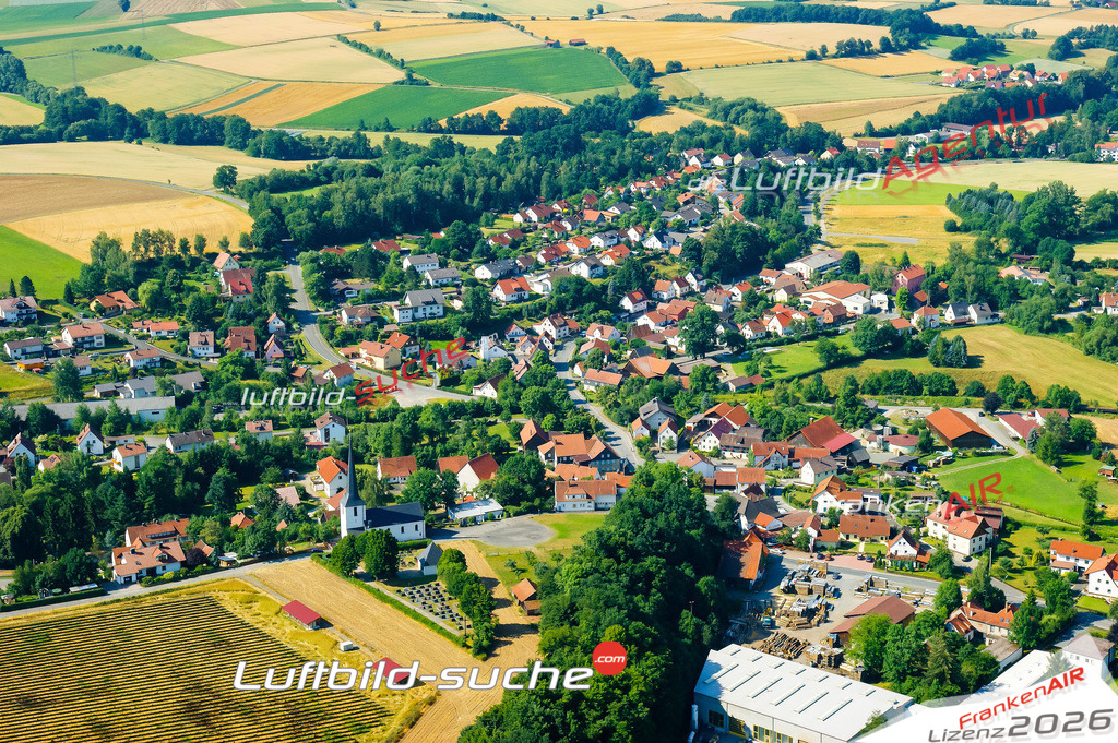 Die Luftaufnahme Neuses - Kronach wurde vom UL-Flugzeug (keine Drohne) aus fotografiert.Hohe Druck- Auflösung-die Geschenkidee!