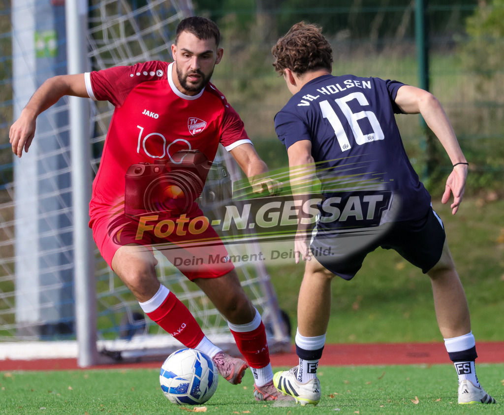 VfL Holsen - TV Elverdissen | Auf dem Bild zu sehen: schwarz VfL Holsen: Colin Wordelmann ; rot TV Elverdissen: Robert Lipkowski VfL Holsen, TV Elverdissen, Saison 26/27, Kreisliga A, Holsen, Deutschland - Realisiert mit Pictrs.com