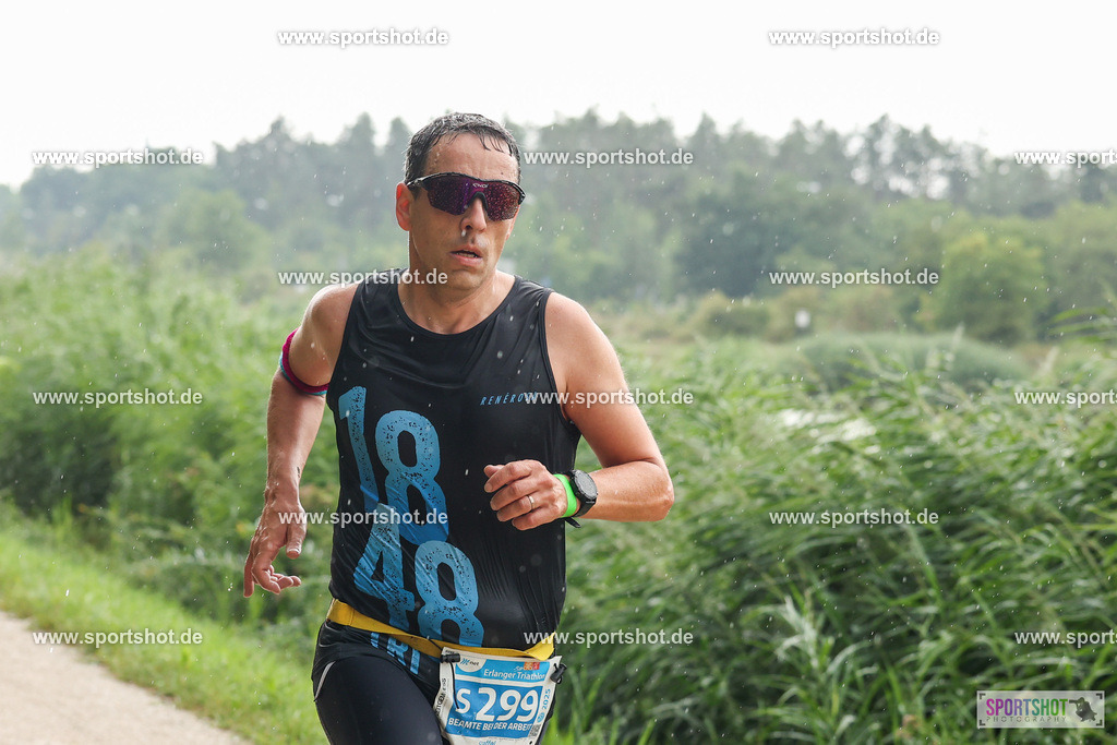 LUR_1430 | 34. M-net Erlanger Triathlon 2025 #erlangertriathlon  #mnettriathlon2025 #mnettriathlon #team #olympischedistanz #mitteldistanz #triathlon #maindonaukanal  #erlangertriathlon2025 #yourpictrs #tv1848 #tv1848erlangen  #triathlonbayern #sportinerlangen #demsportverbunden #sportshot_your_pictrs Copyright: www.sportshot.de