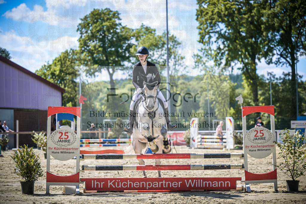 DOS_1195 | Entdecke hochwertige Reitturnierfotos von Foto Oger. Professionell, emotional und authentisch – jetzt Lieblingsmomente im Shop bestellen.Deutschlandweite Turnierfotografie. - Realisiert mit Pictrs.com