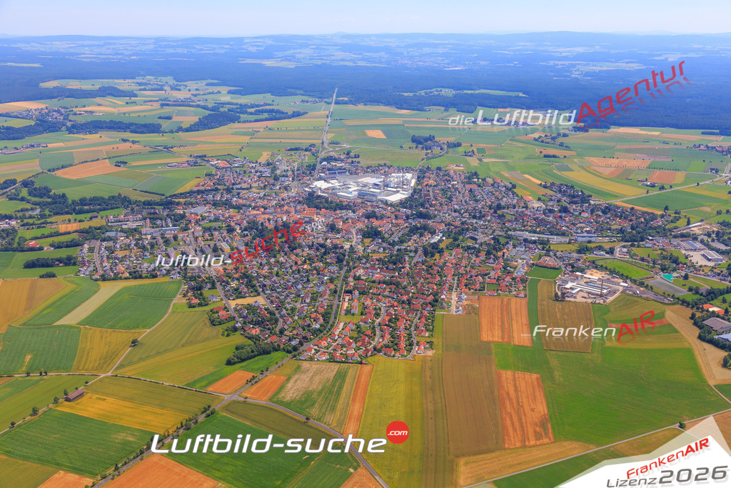 Die Luftaufnahme der Stadt Mitterteich wurde vom UL-Flugzeug heraus erstellt ( keine Drohne )- hohe Auflösung für beste Qualität