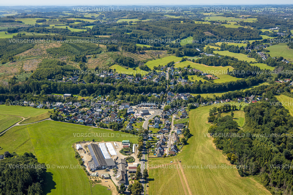 Kierspe250813317 | Luftbild, Wohngebiet Ortsansicht Ortsteil Ohl, Hügellandschaft mit Wald und Waldschäden, Wipperfürth, Sauerland, Nordrhein-Westfalen, Deutschland