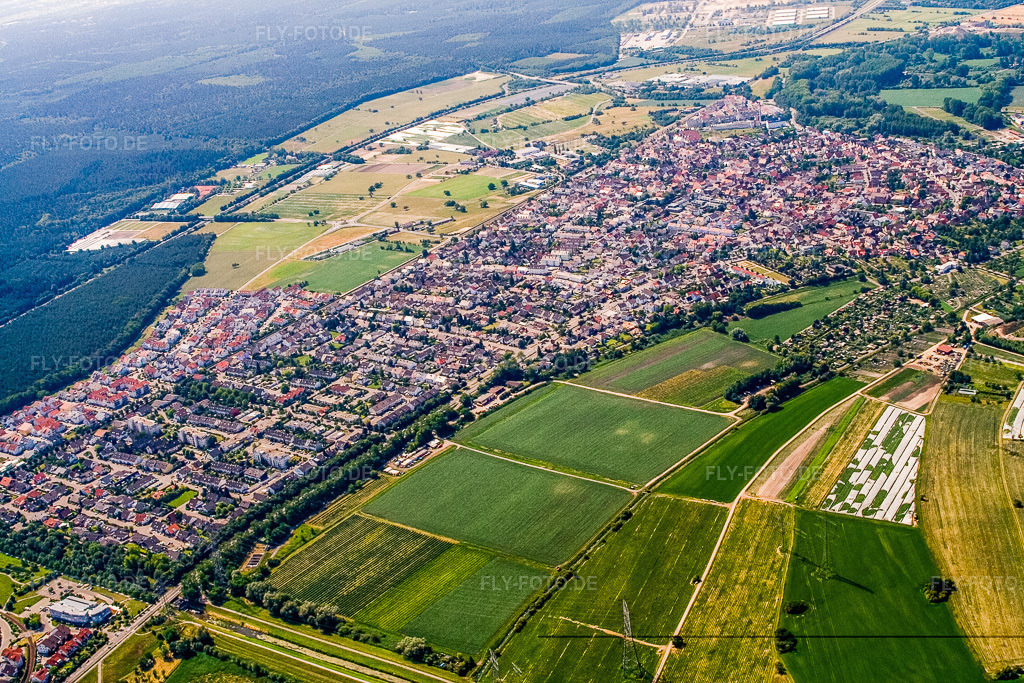Luftbild: Stadtansicht aus Nordwesten im Ortsteil Eggenstein in Eggenstein-Leopoldshafen im Bundesland Baden-Württemberg in Deutschland. Foto: IMG_2878.jpg vom 18.06.2006 durch Werner Riehm/FLY-FOTO.de