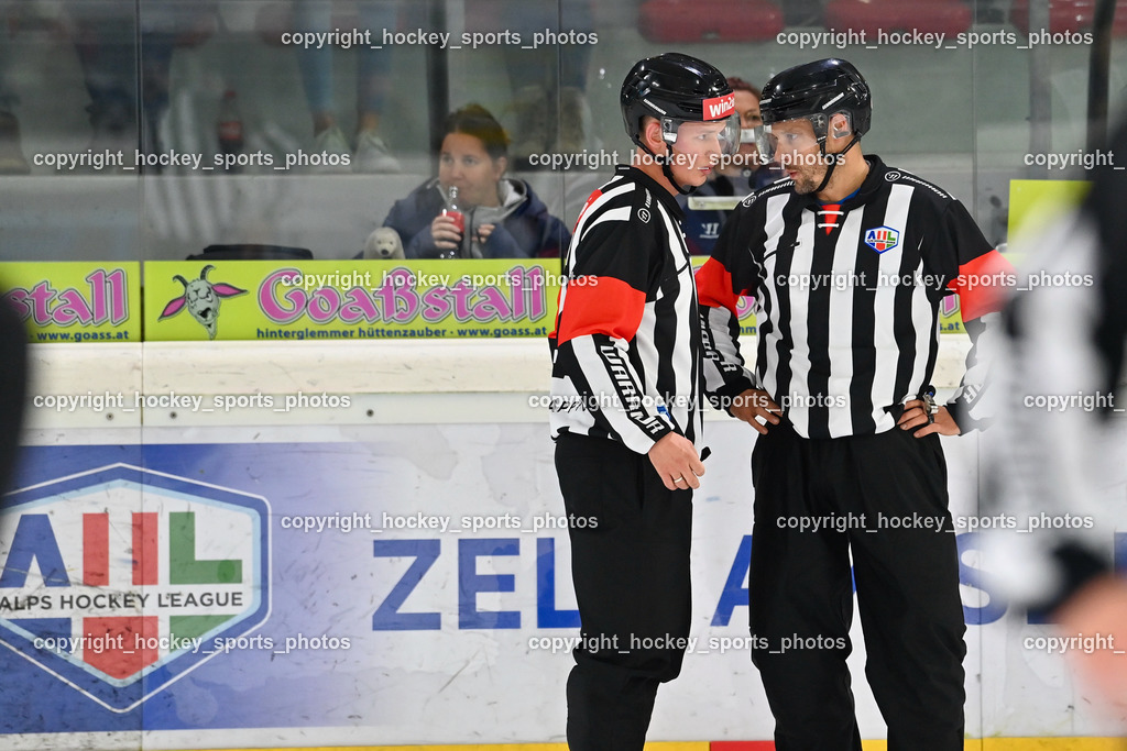 EK Zeller Eisbären vs. HDD Jesenice 1.10.2022 | HUBER Andreas, MILOVANOVIC Jakob, Referees